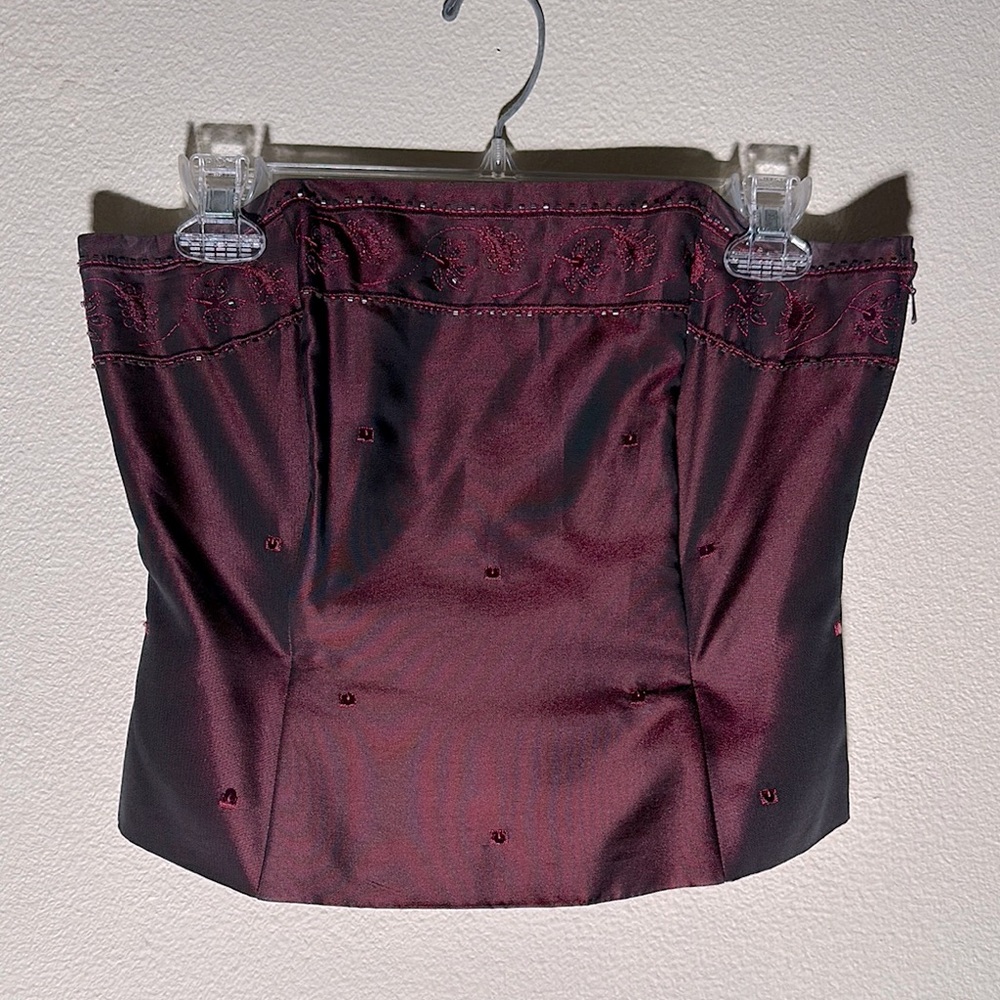 2 piece pantsuit made of soft taffeta. The color is burgundy or like Merlot.